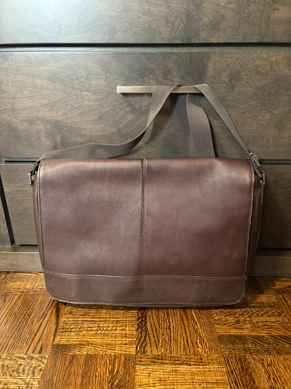 Keneth Cole Reaction Mens Messenger Computer/laptop Bag