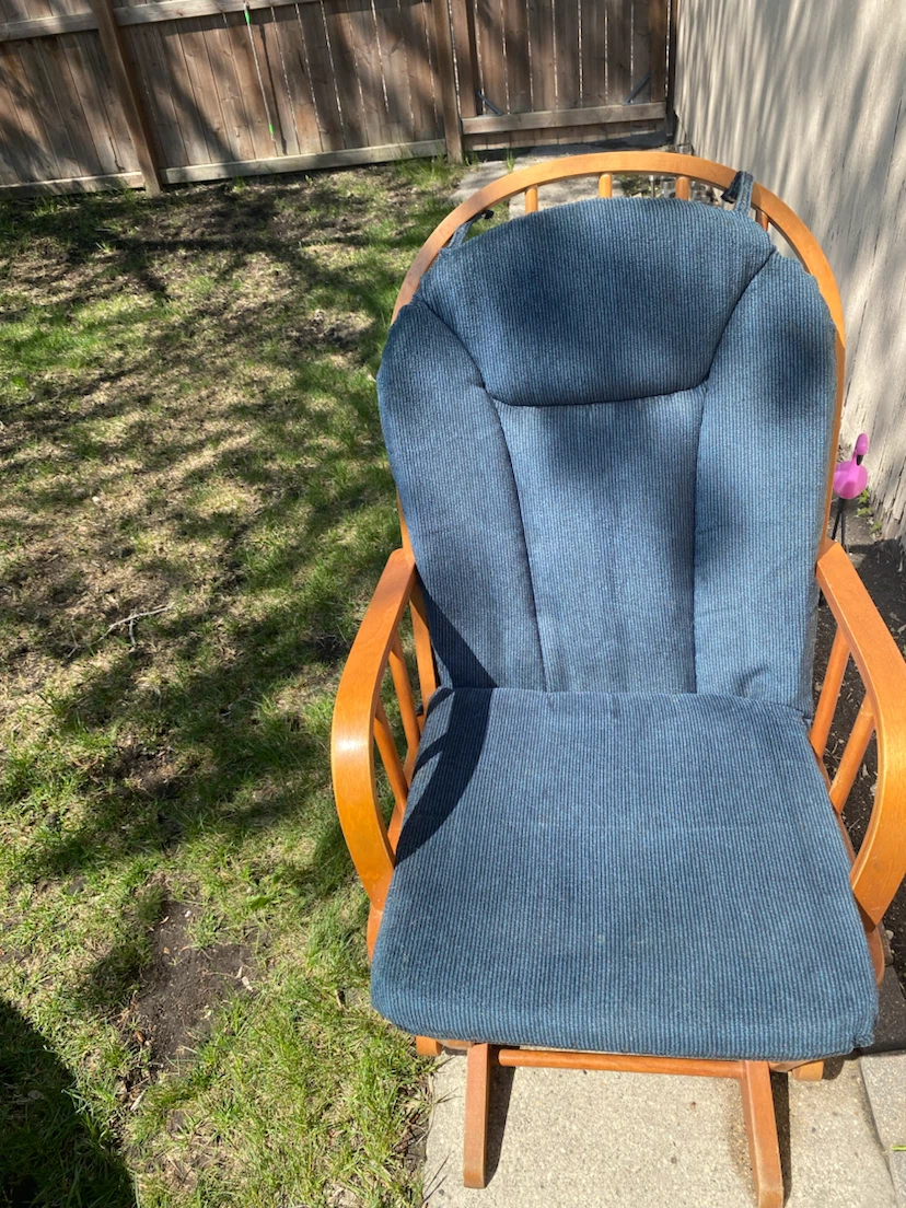 Selling a rocker recliner . - photo 3