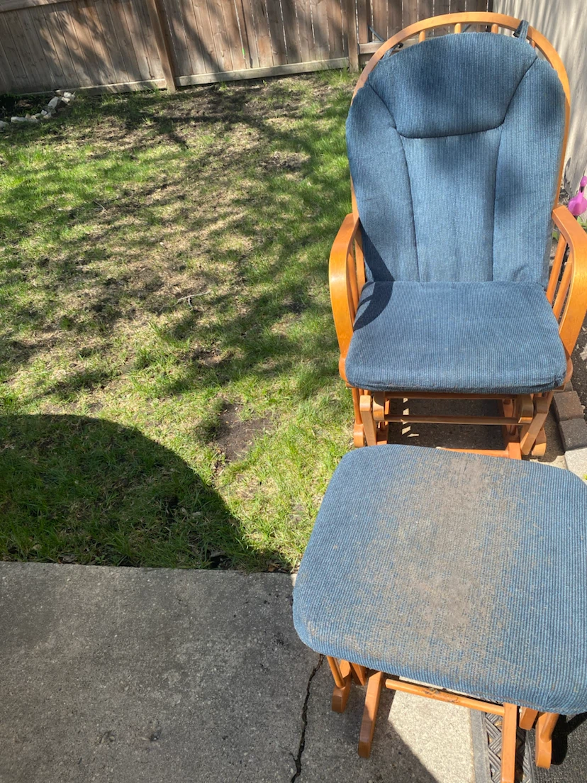 Selling a rocker recliner . - photo 4