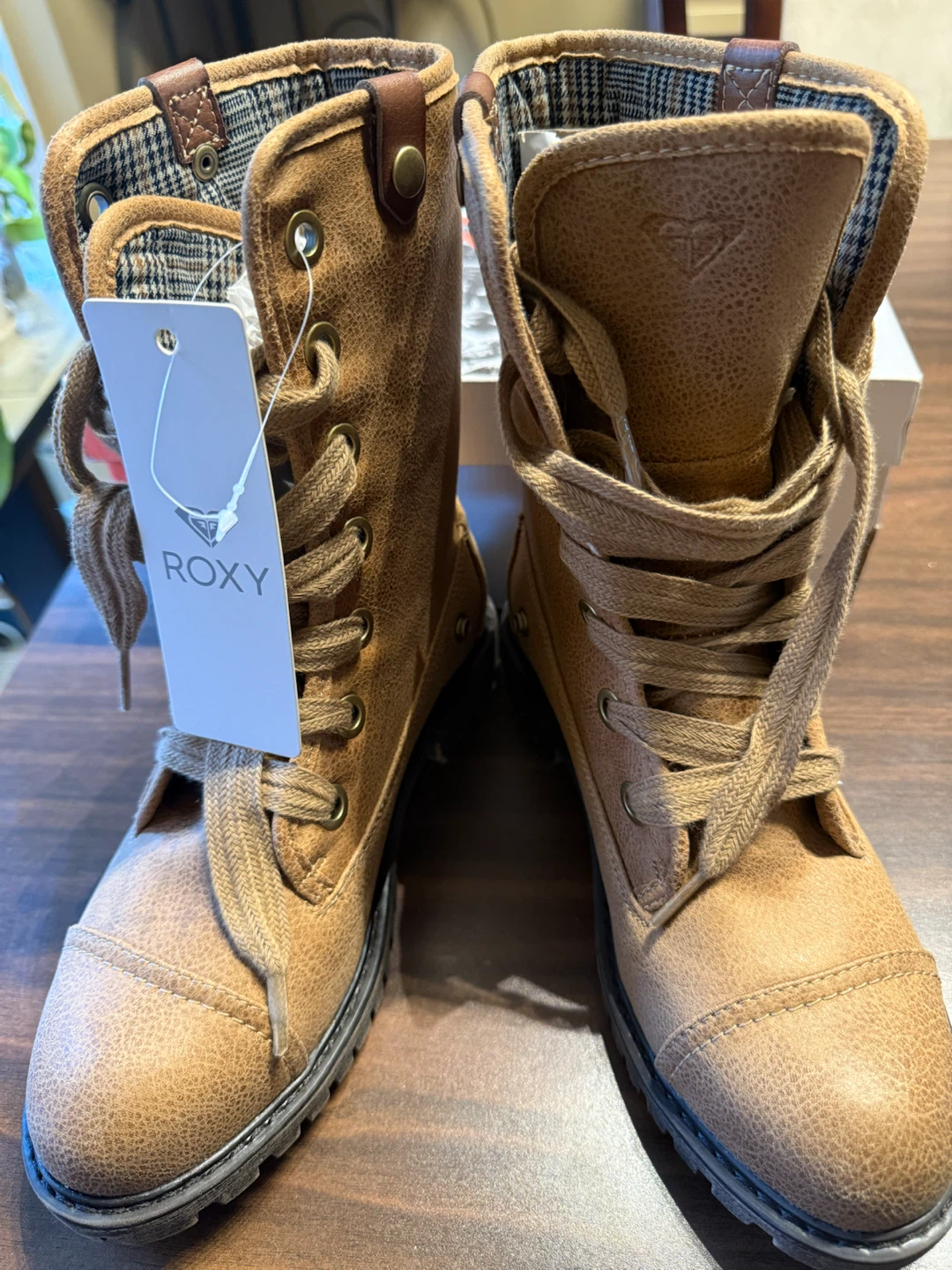 Roxy Women's Tan Faux Fur Lined Lace-Up Boots