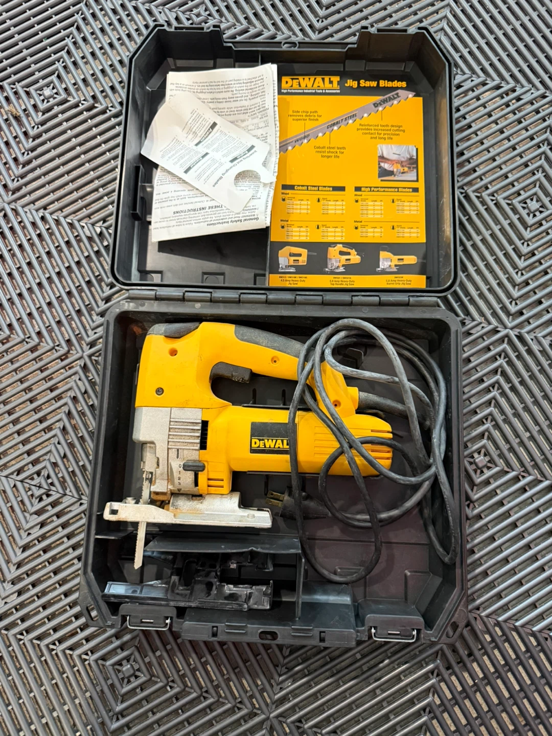 DeWalt Jig Saw with Case and Blades - photo 2