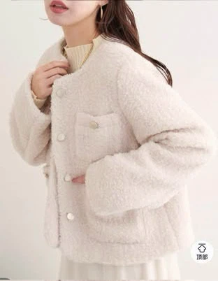 Elegant and Sophisticated Classic Wool Coat - photo 4
