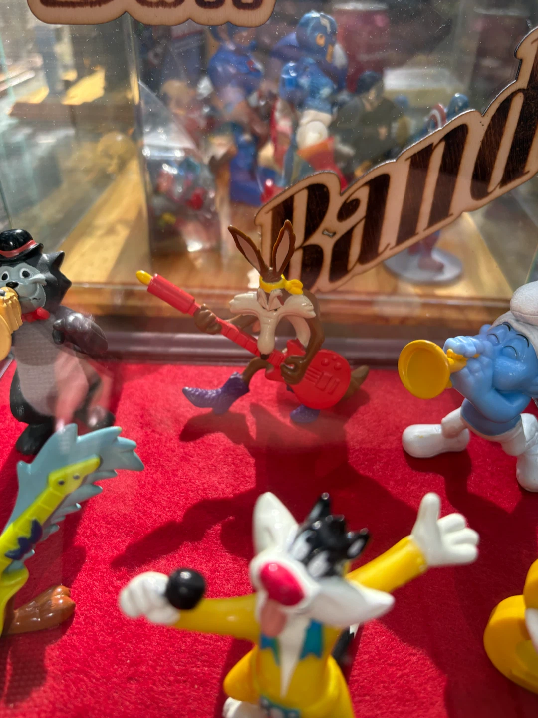 Collectables in glass showcases - photo 4