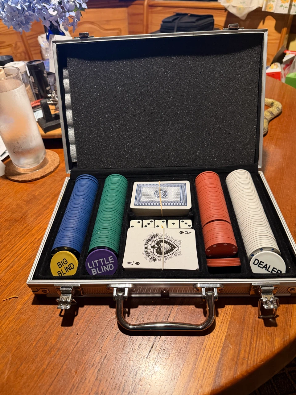 Cardinal poker set in its alumimum case