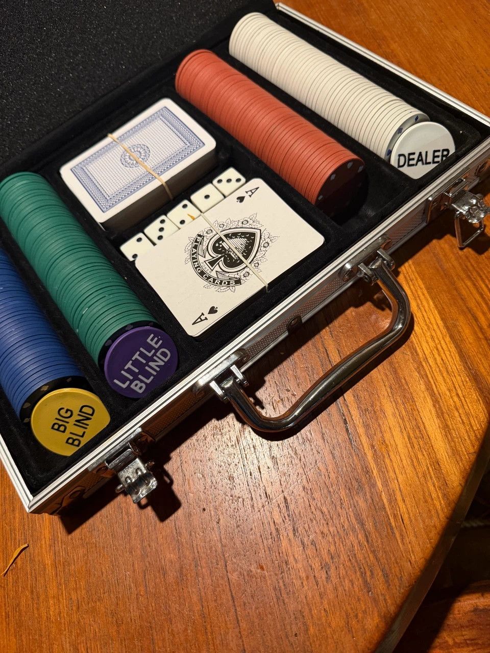 Cardinal poker set in its alumimum case - photo 3