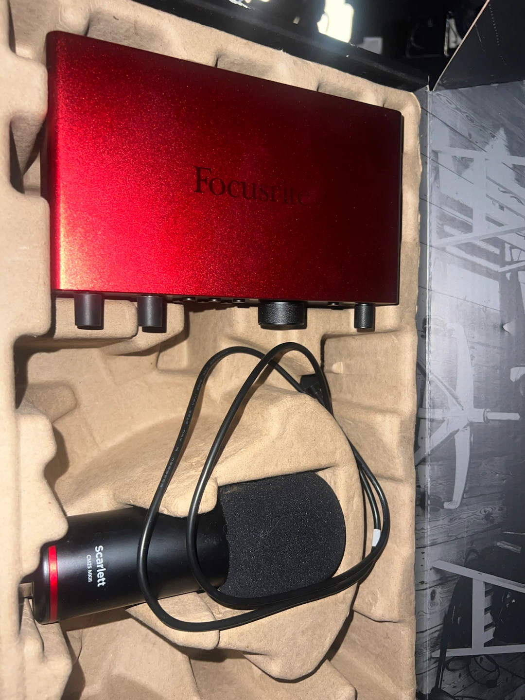 Focusrite Scarlett 2i2 Studio Audio Interface Bundle - photo 2