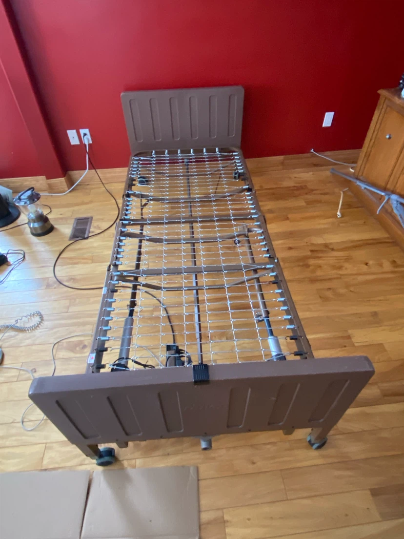 Adjustable Hospital bed for seniors - photo 4