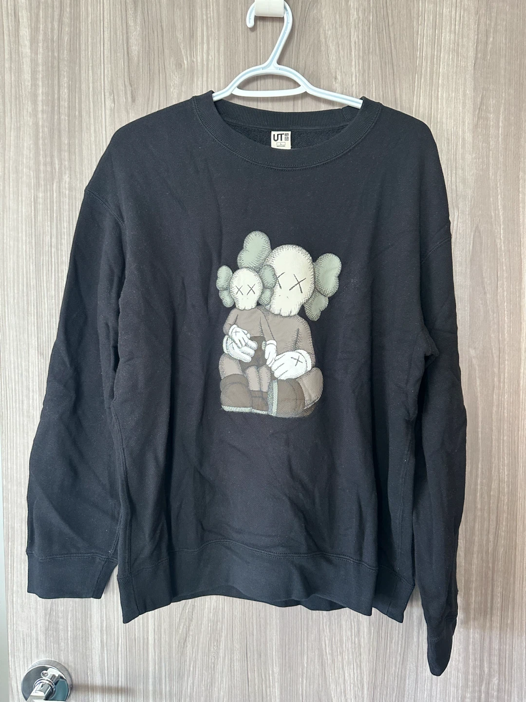 Uniqlo UT x KAWS Crewneck Sweatshirt Size L
