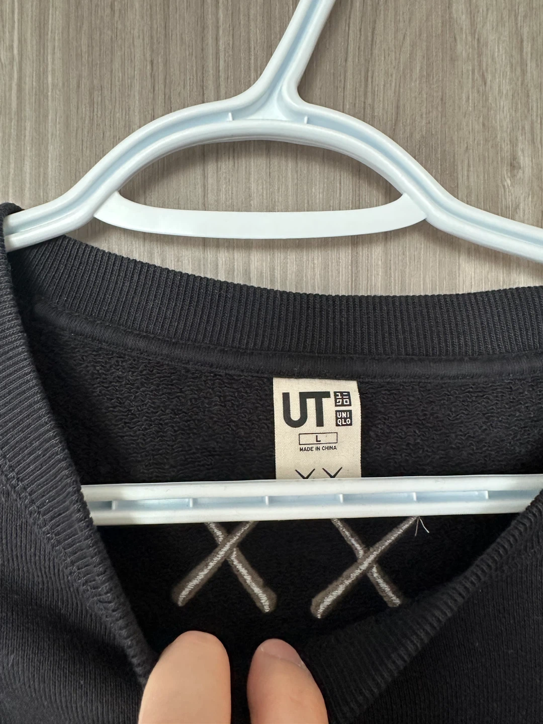 Uniqlo UT x KAWS Crewneck Sweatshirt Size L - photo 2