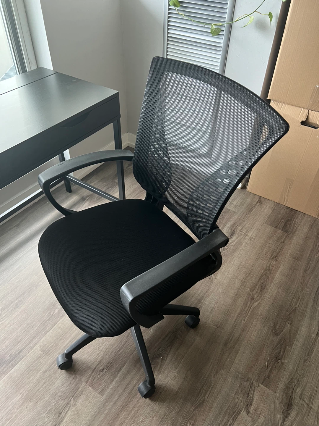 Black Mesh Office Chair - photo 3