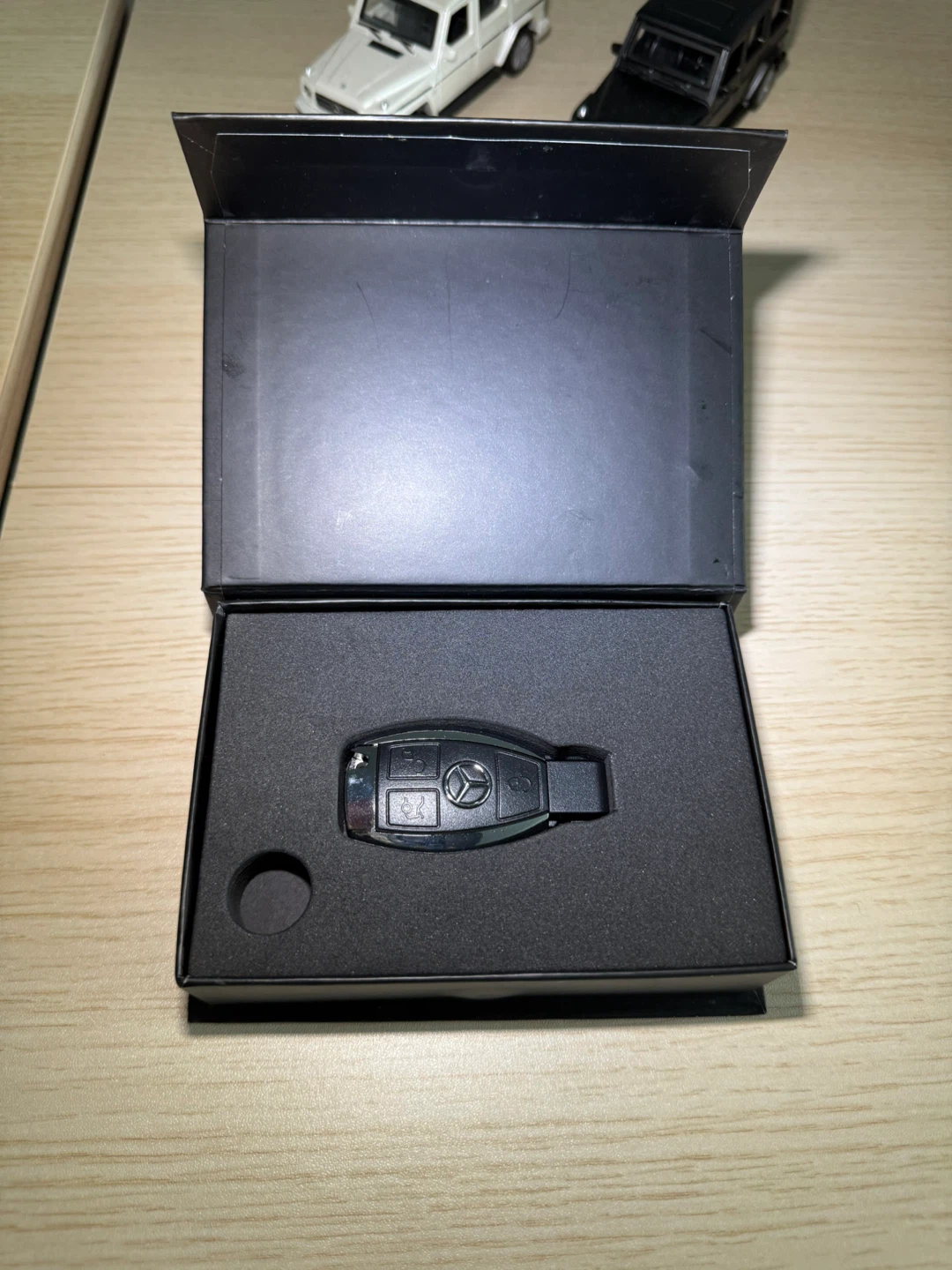 Mercedes-Benz G-Wagon Toy Cars (2-Pack) - photo 2