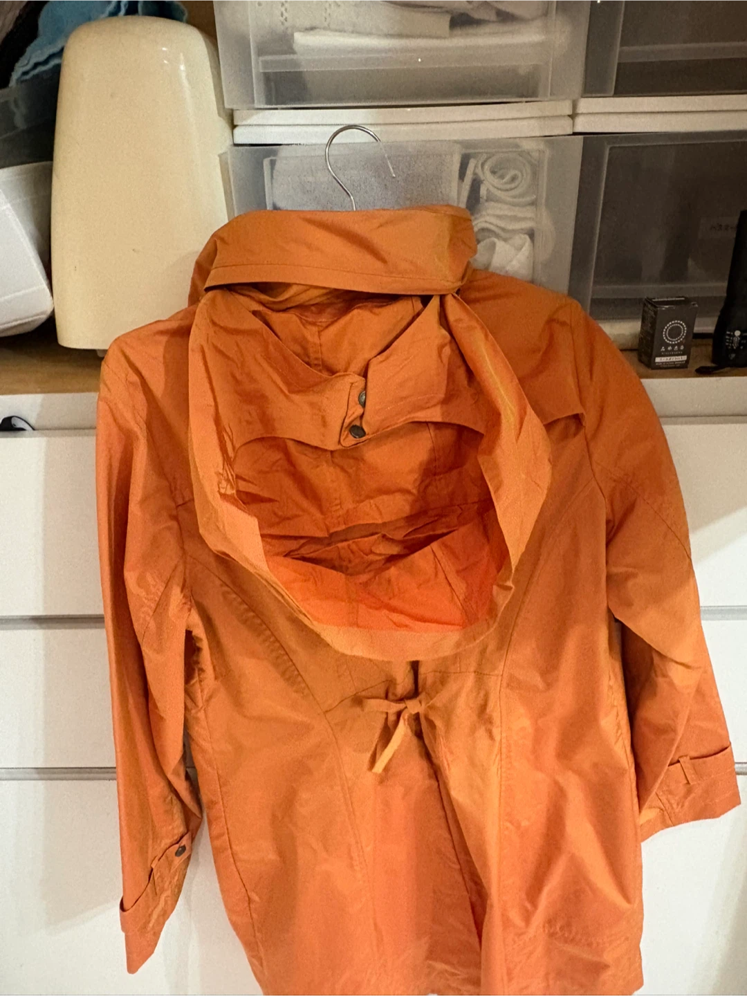 NWT Cole Haan Women’s Orange Rain Coat with Packable Hood M - photo 3