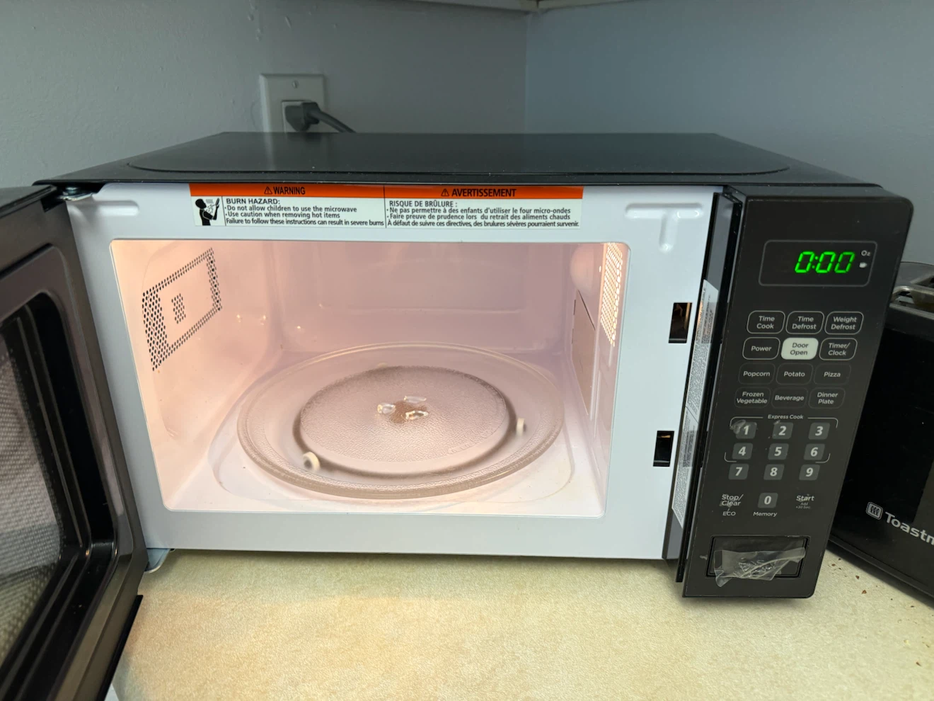 Danby 0.7 cu. ft. Microwave Oven - photo 2