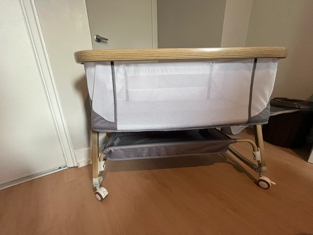 Newborn Bedside Bassinet – Rarely Used – Excellent Condition - photo 4