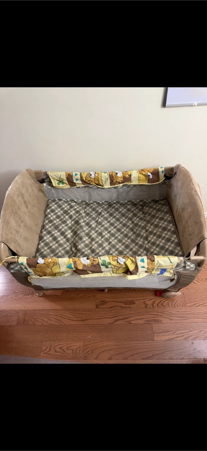Play/Sleep Crib with Diaper Changer and Two-Level Floors - photo 4