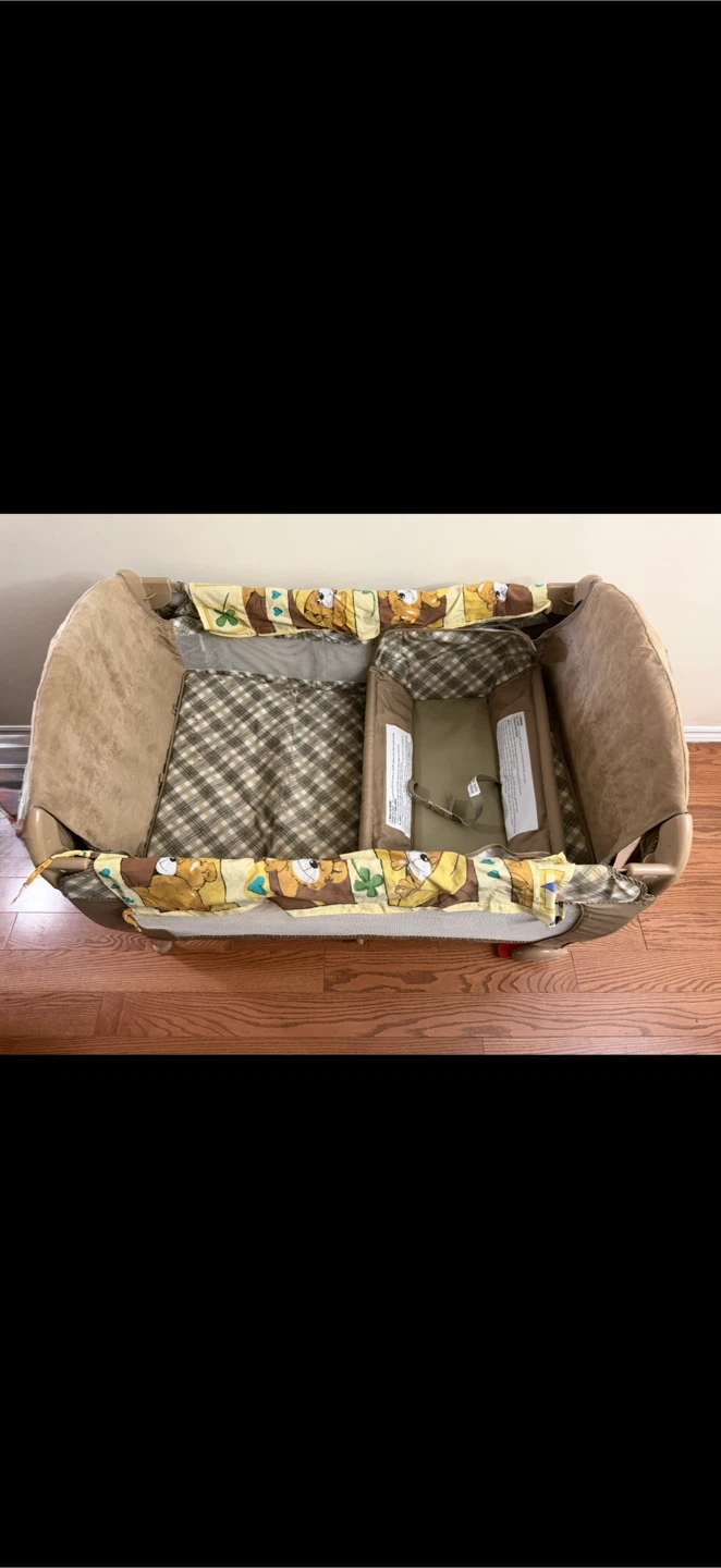Play/Sleep Crib with Diaper Changer and Two-Level Floors - photo 5