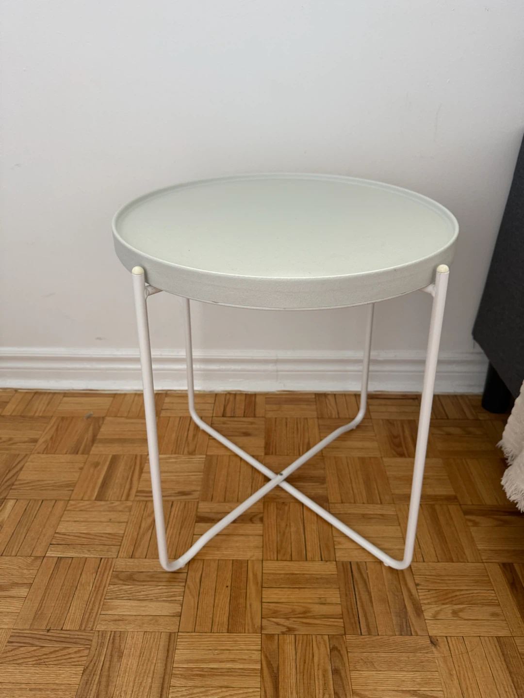 white Round Side Table