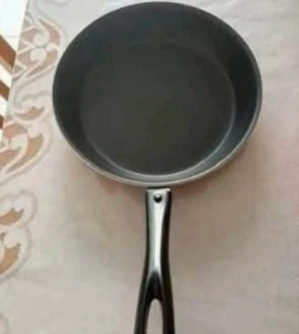 Small and big frying pan (Okay condition) (Both for Free) - photo 2