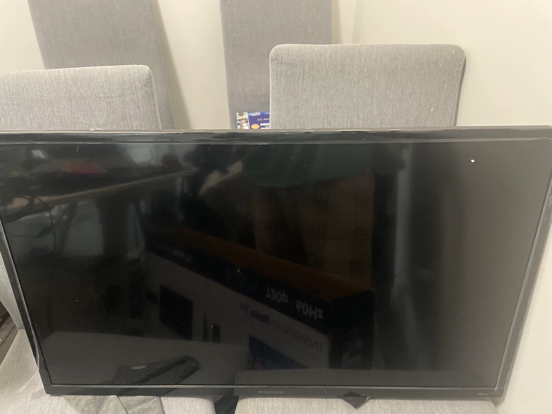 Insignia Roku TV 32" LED 720p - photo 2