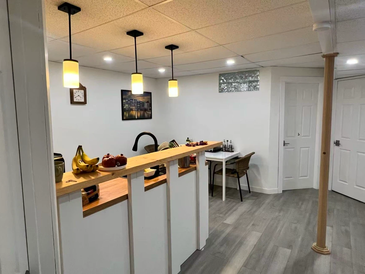 Kenilworth Basement  One room