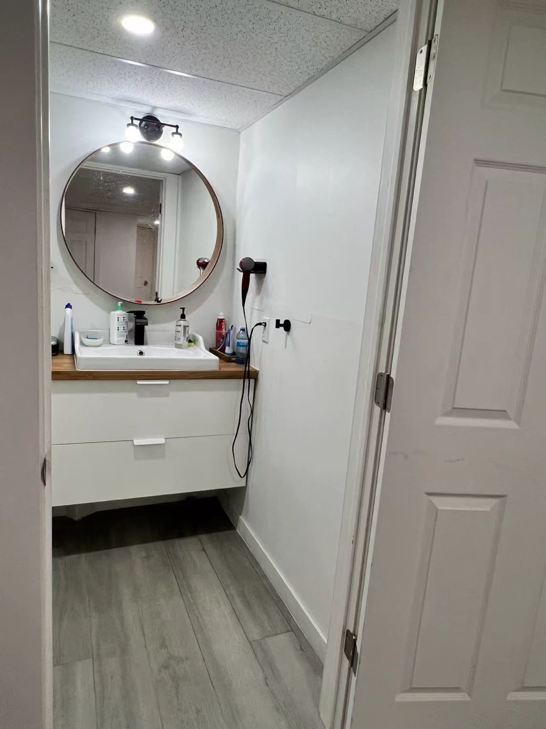 Kenilworth Basement  One room - photo 5