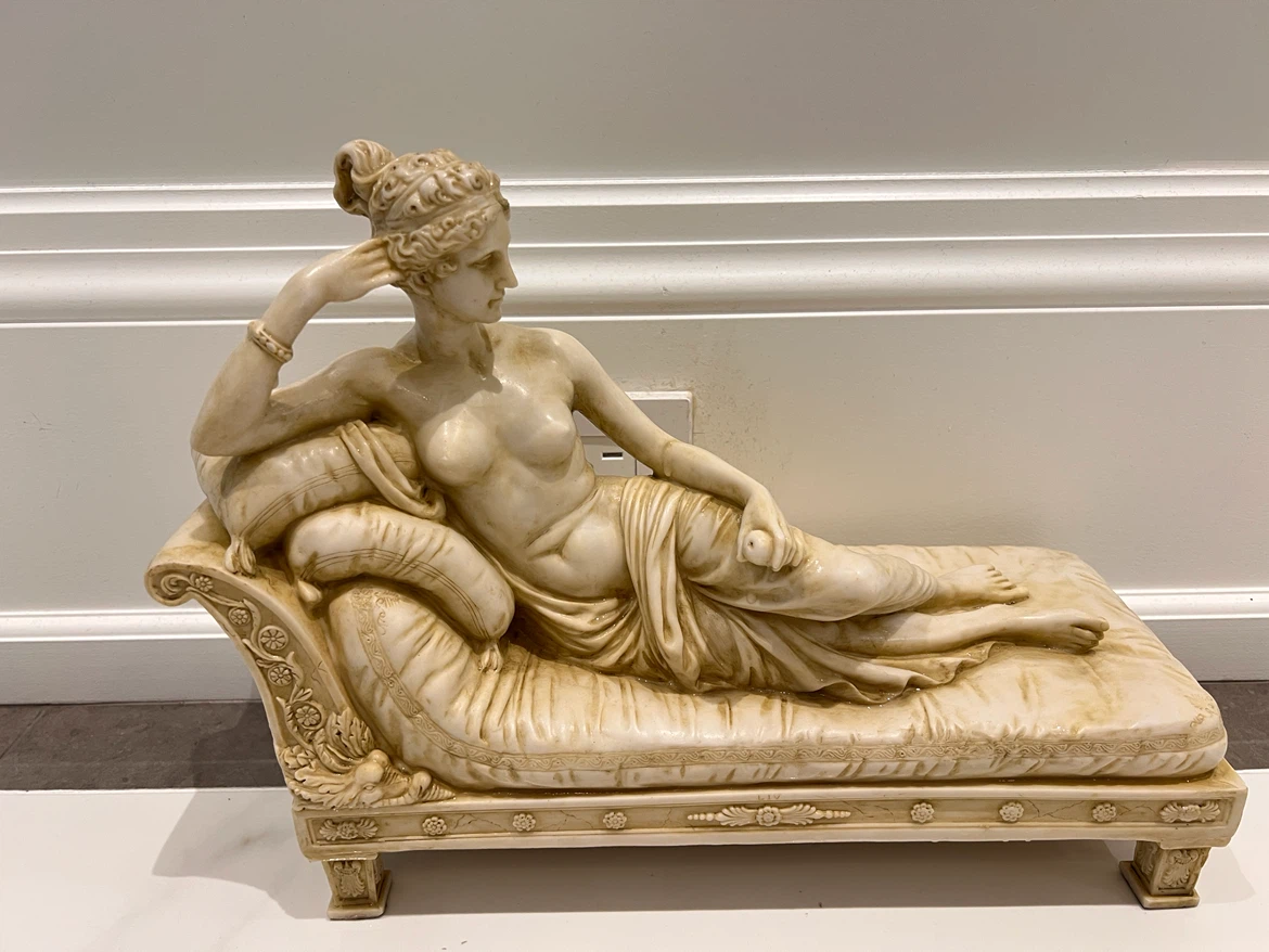 Reclining Woman Statue - photo 2