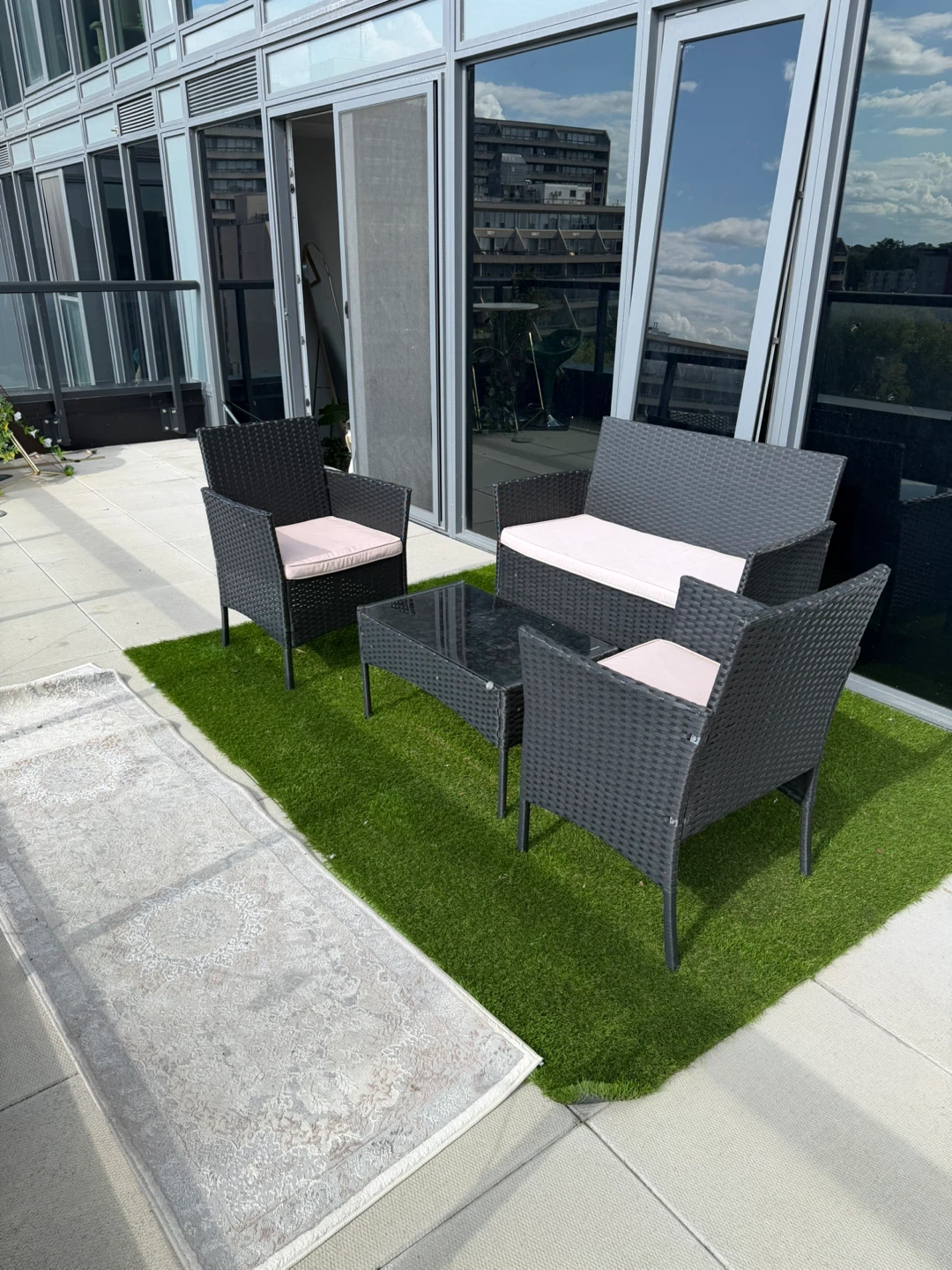 Patio furniture/ set of 4 seats one table