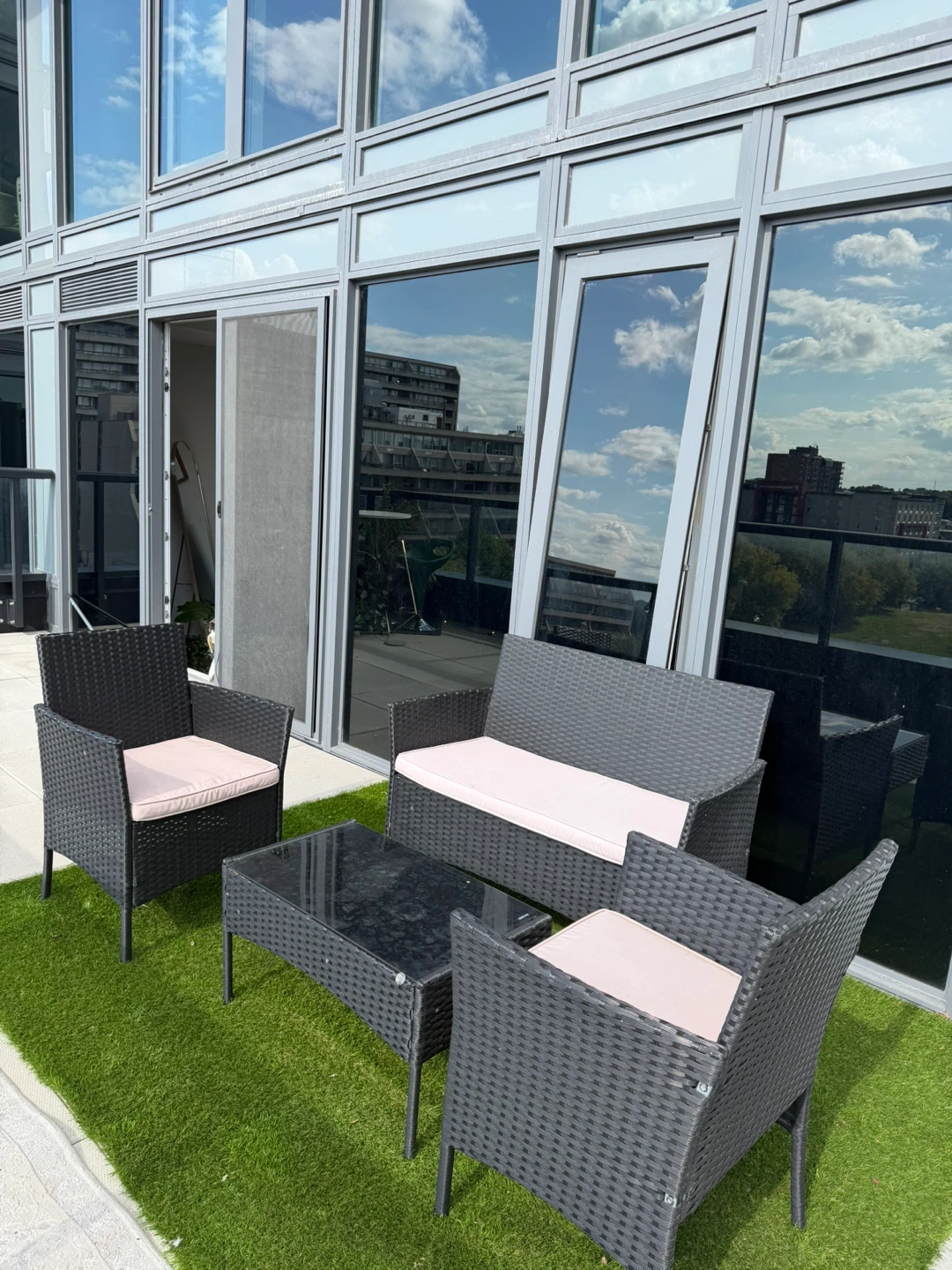 Patio furniture/ set of 4 seats one table - photo 2