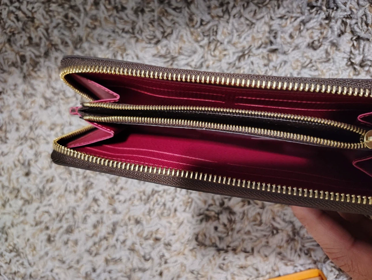 LOUIS VUITTON HANDBAG - photo 3