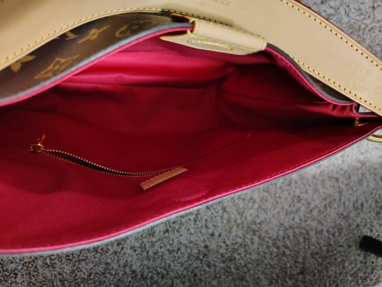 LOUIS VUITTON HANDBAG - photo 4