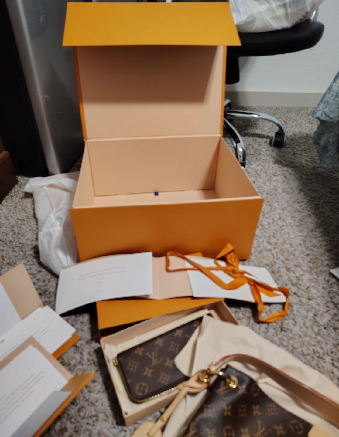 LOUIS VUITTON HANDBAG - photo 5