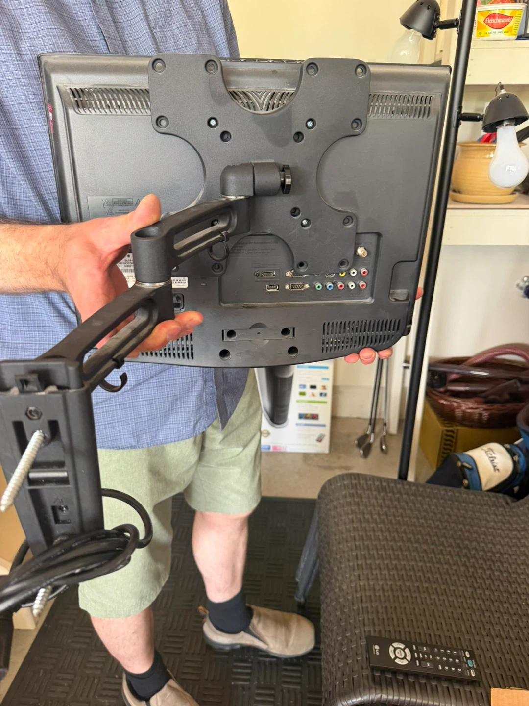 19” LG Television with bracket - photo 3