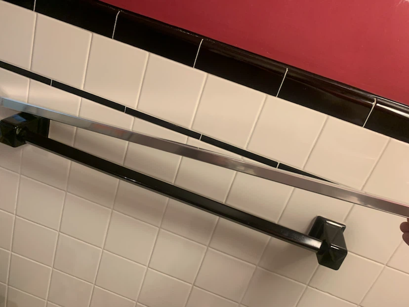 Chrome towel bar, no ends