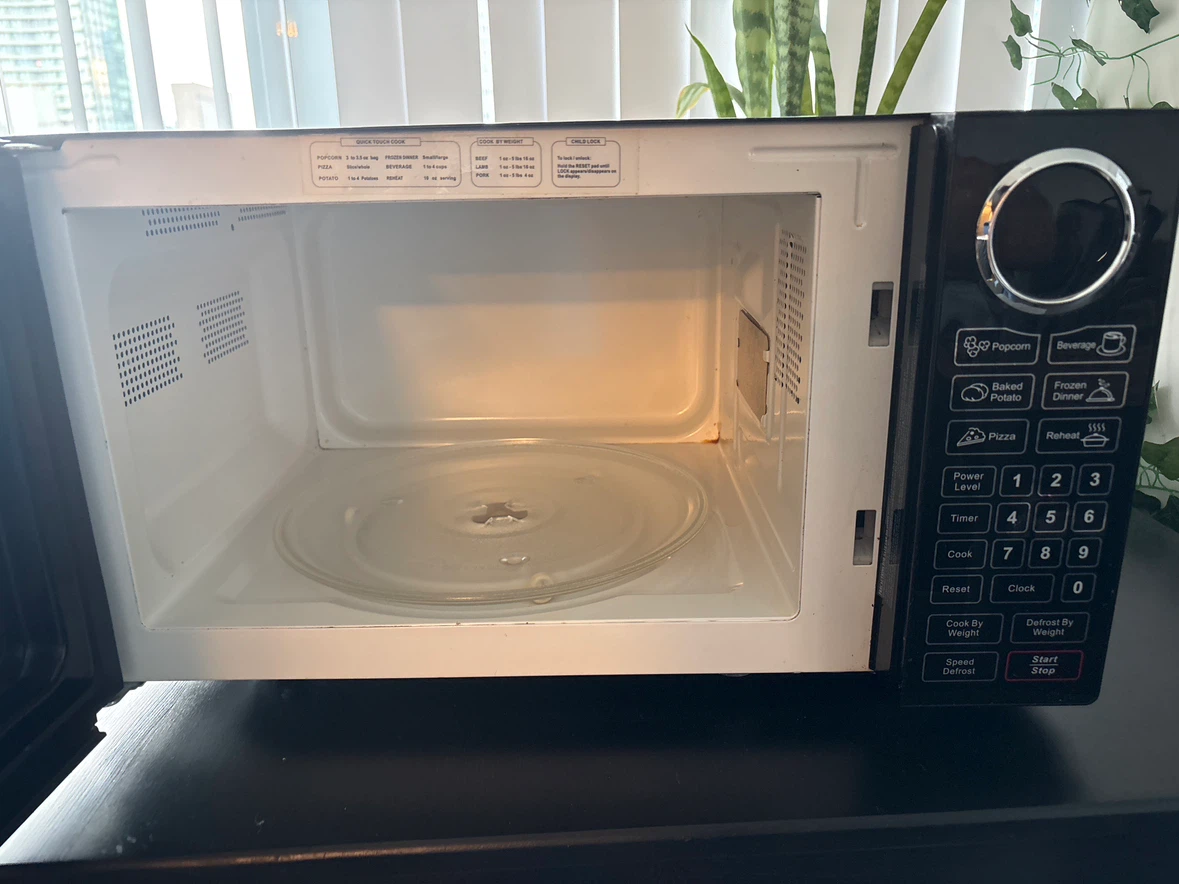 RCA Black Microwave - photo 2
