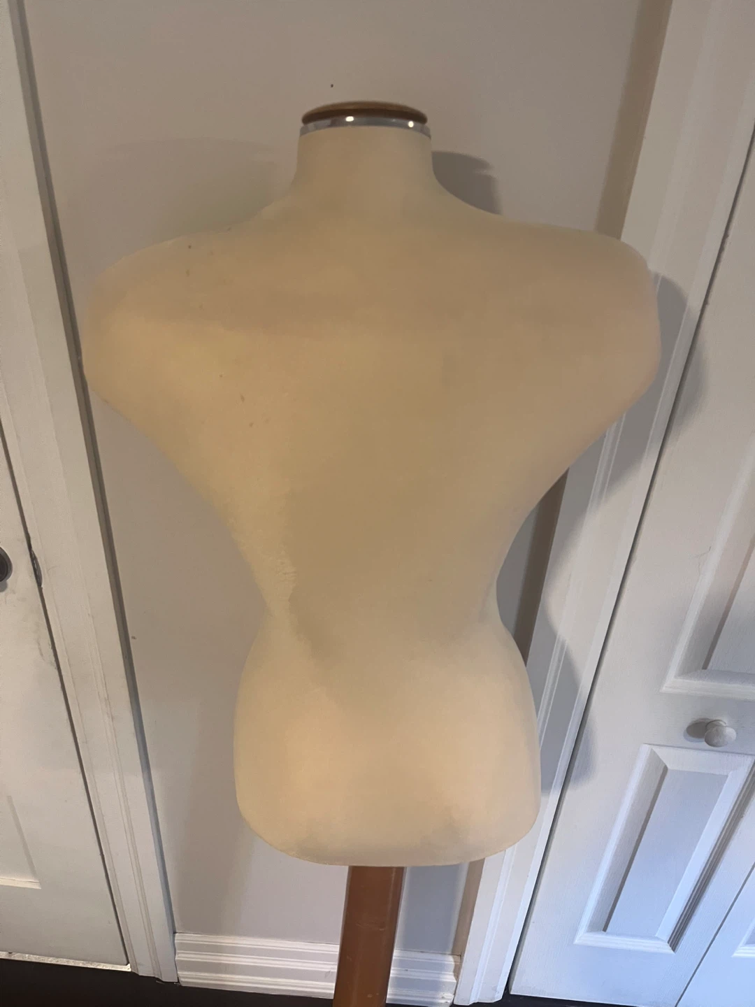 Judy mannequin on wooden stand - photo 4