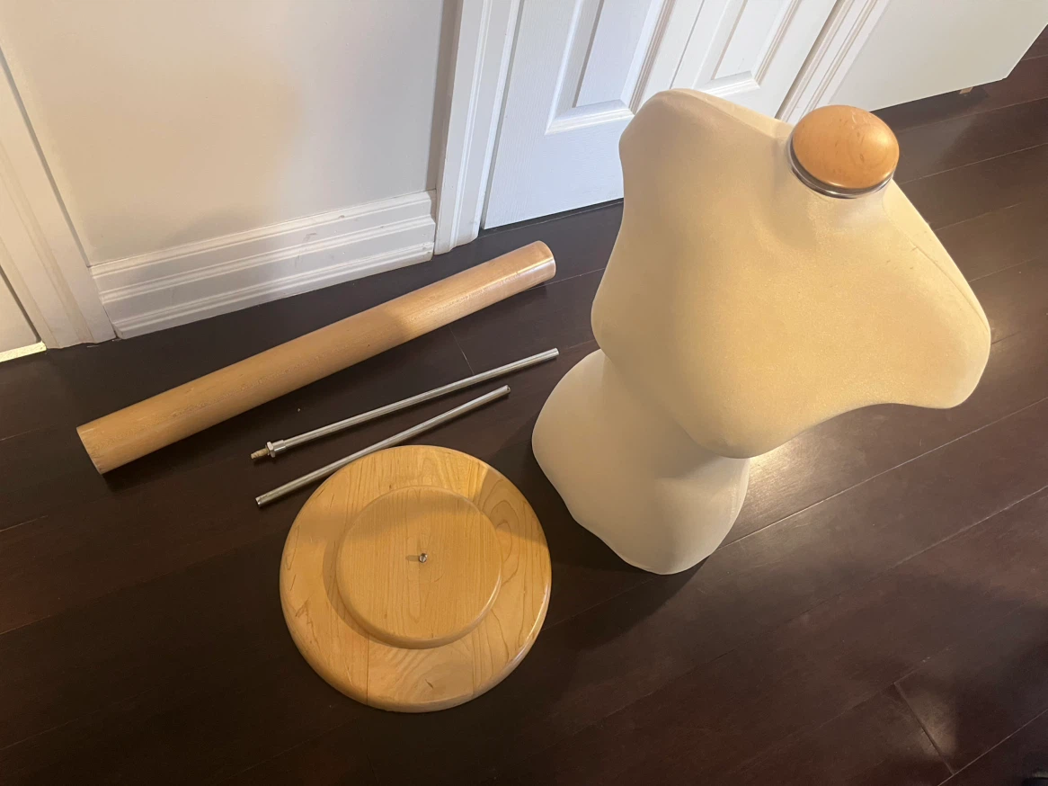 Judy mannequin on wooden stand - photo 5