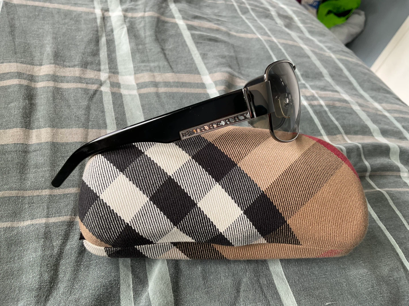 Burberry Sunglasses with Case - photo 2