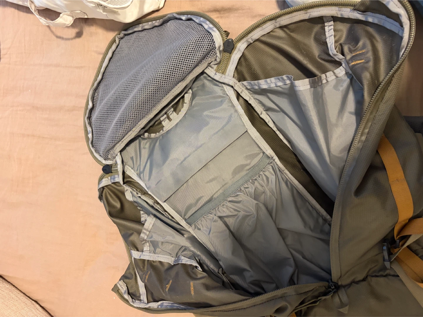 Mystery Ranch 33L hiking/ travel Backpack - photo 3
