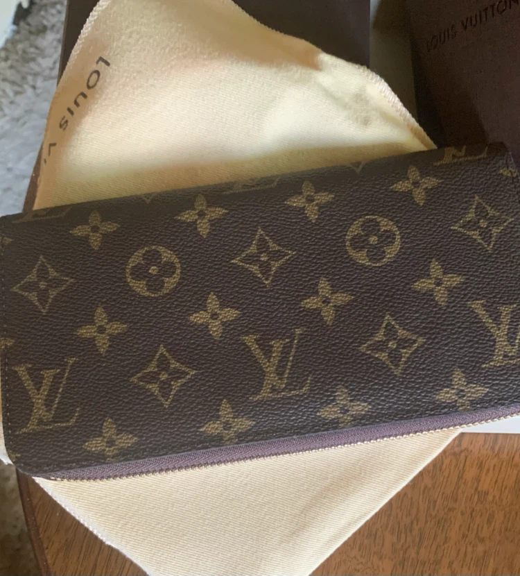 Authentic Louis Vuitton Zippy Wallet