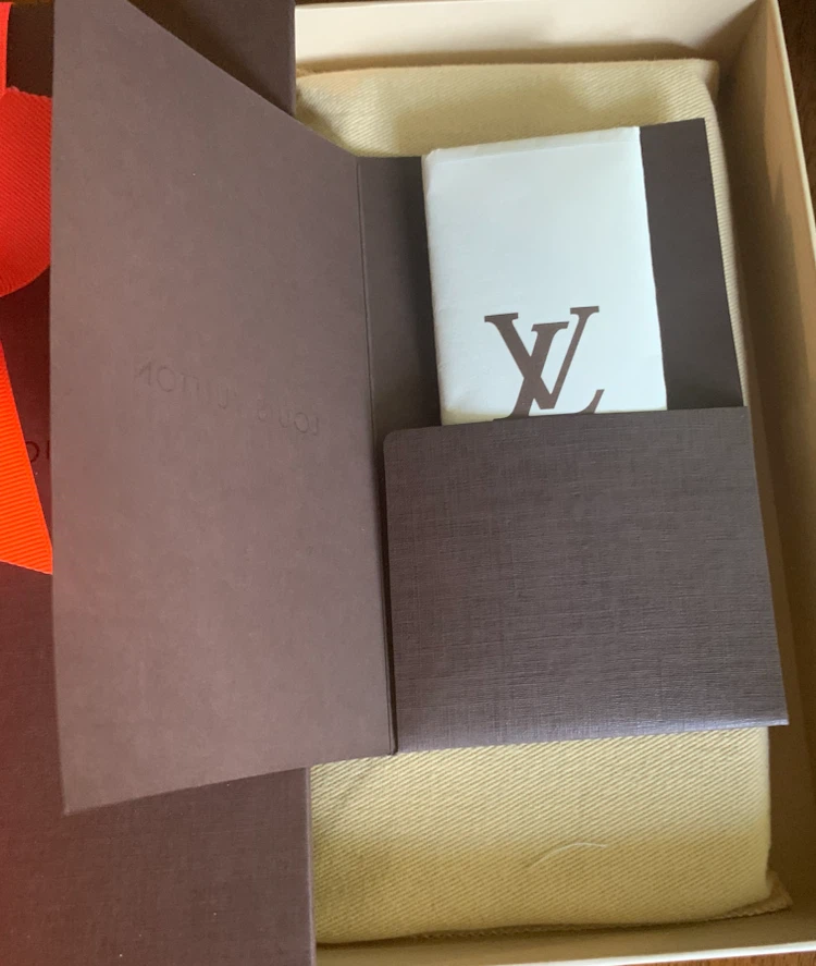 Authentic Louis Vuitton Zippy Wallet - photo 3