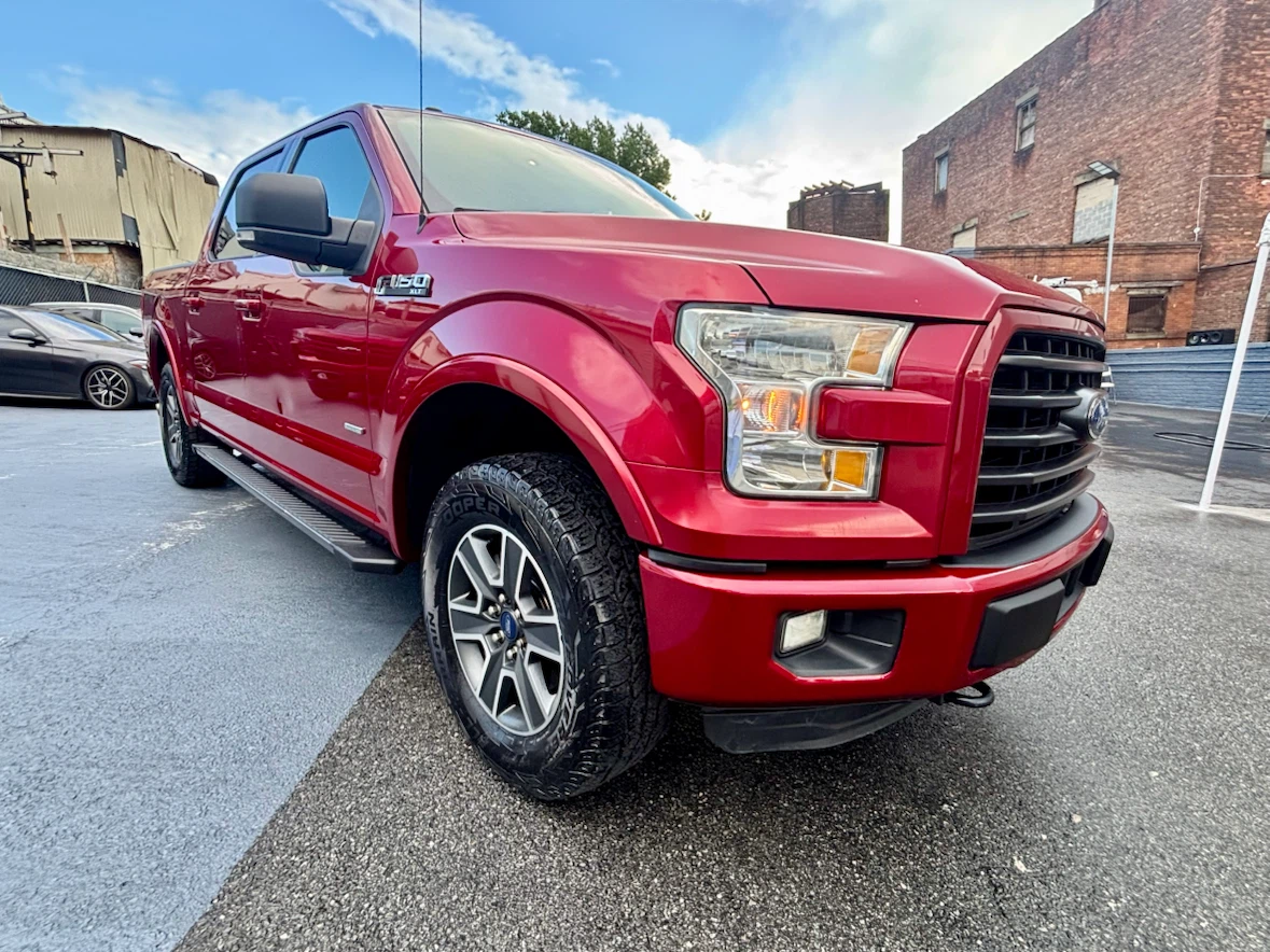 Red Ford F-150 Sport 4x4 Truck 2016 - photo 2