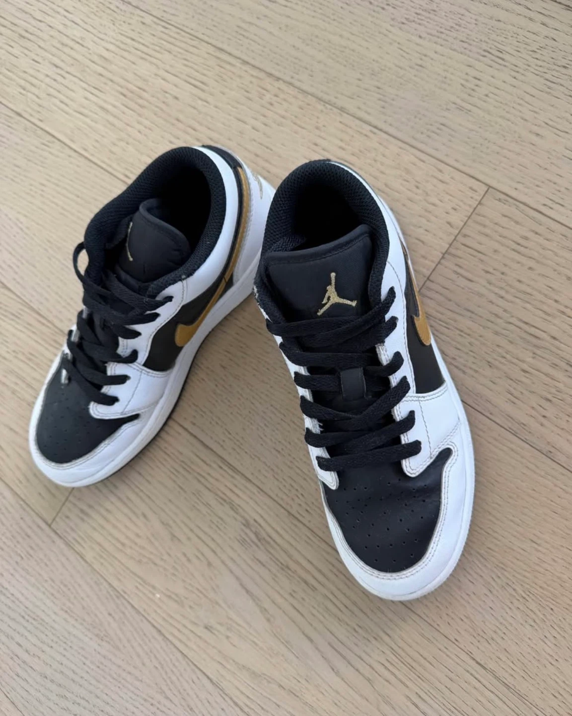Air Jordan 1 Mid Shoes