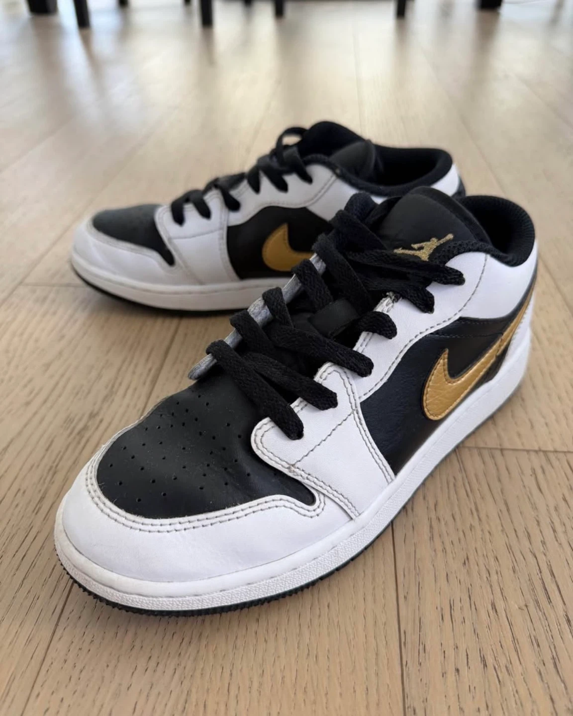 Air Jordan 1 Mid Shoes - photo 2