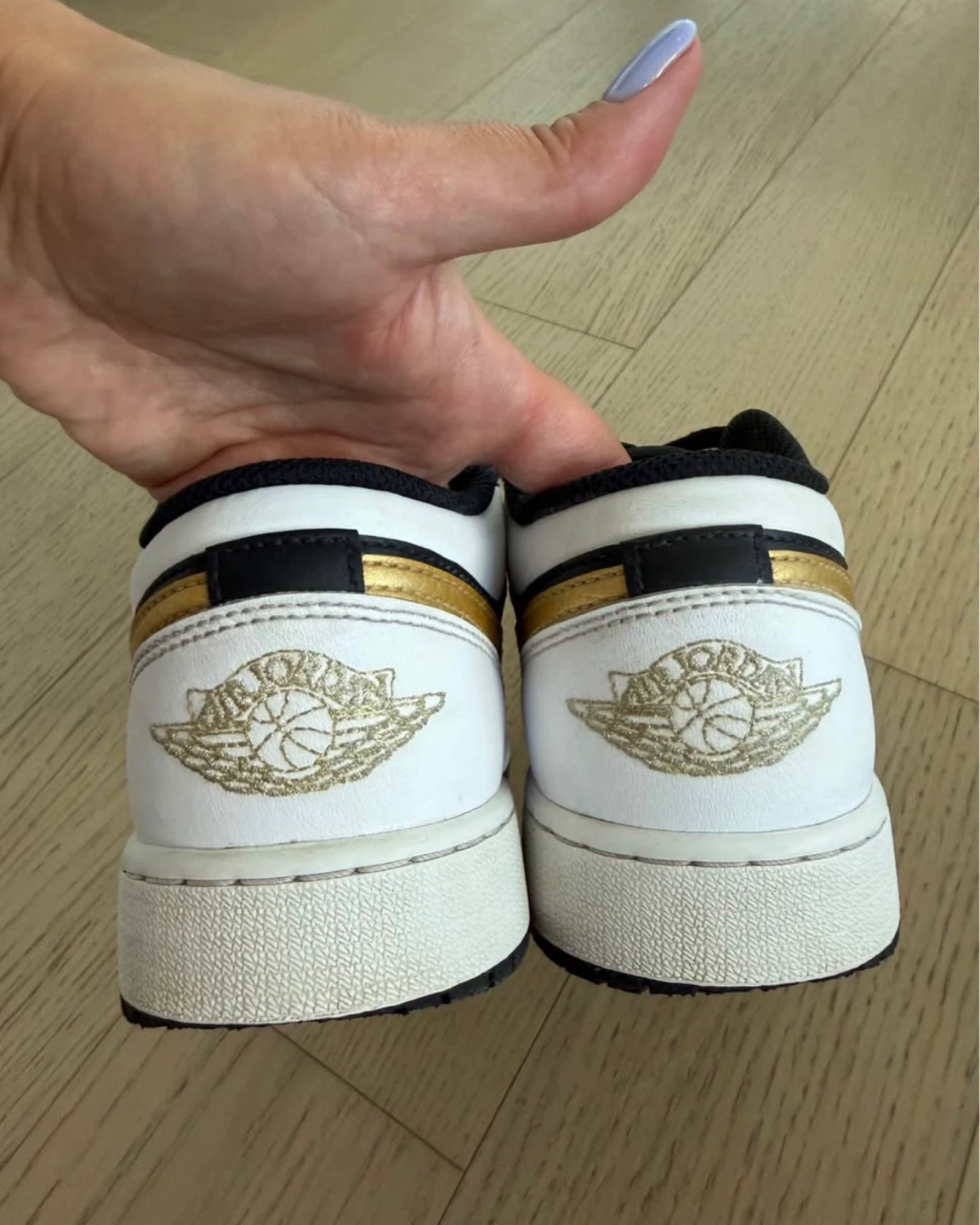 Air Jordan 1 Mid Shoes - photo 5