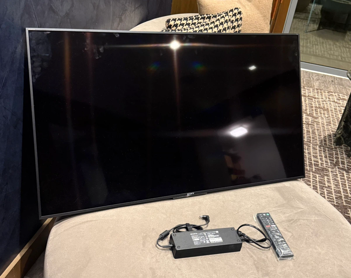Sony TV with AC Adapter and Remote