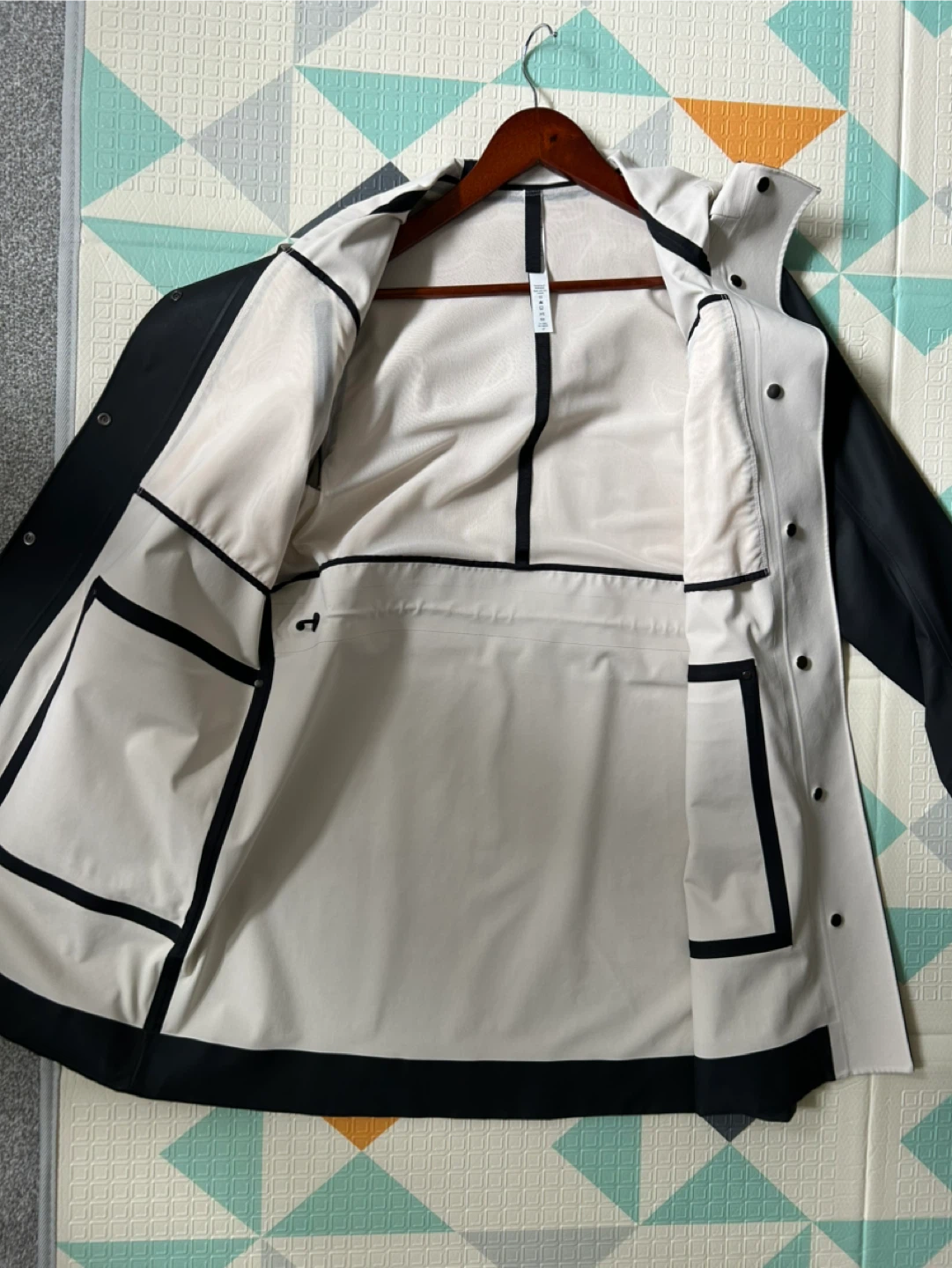 Lululemon Rain Jacket - photo 3