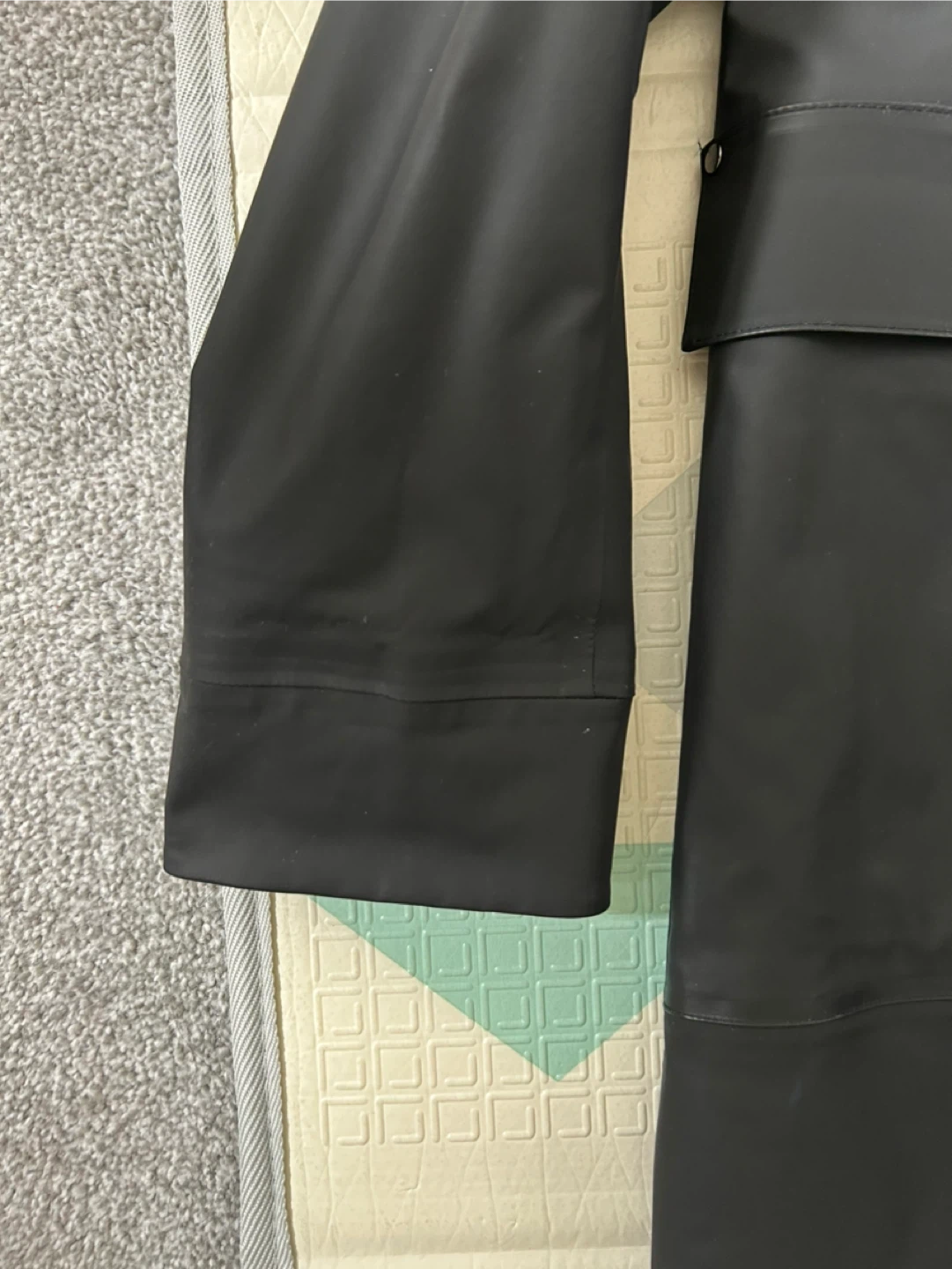 Lululemon Rain Jacket - photo 5