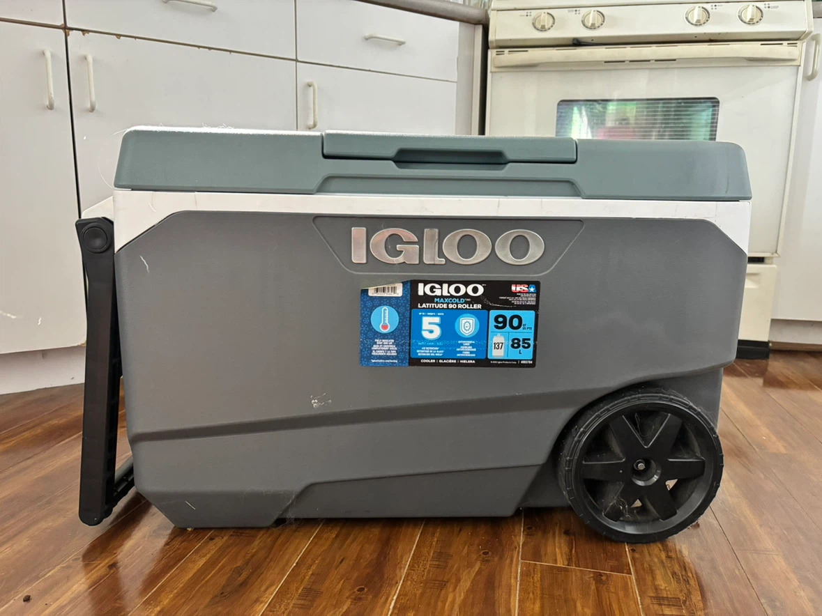 Igloo Maxcold Latitude 90 Roller Cooler