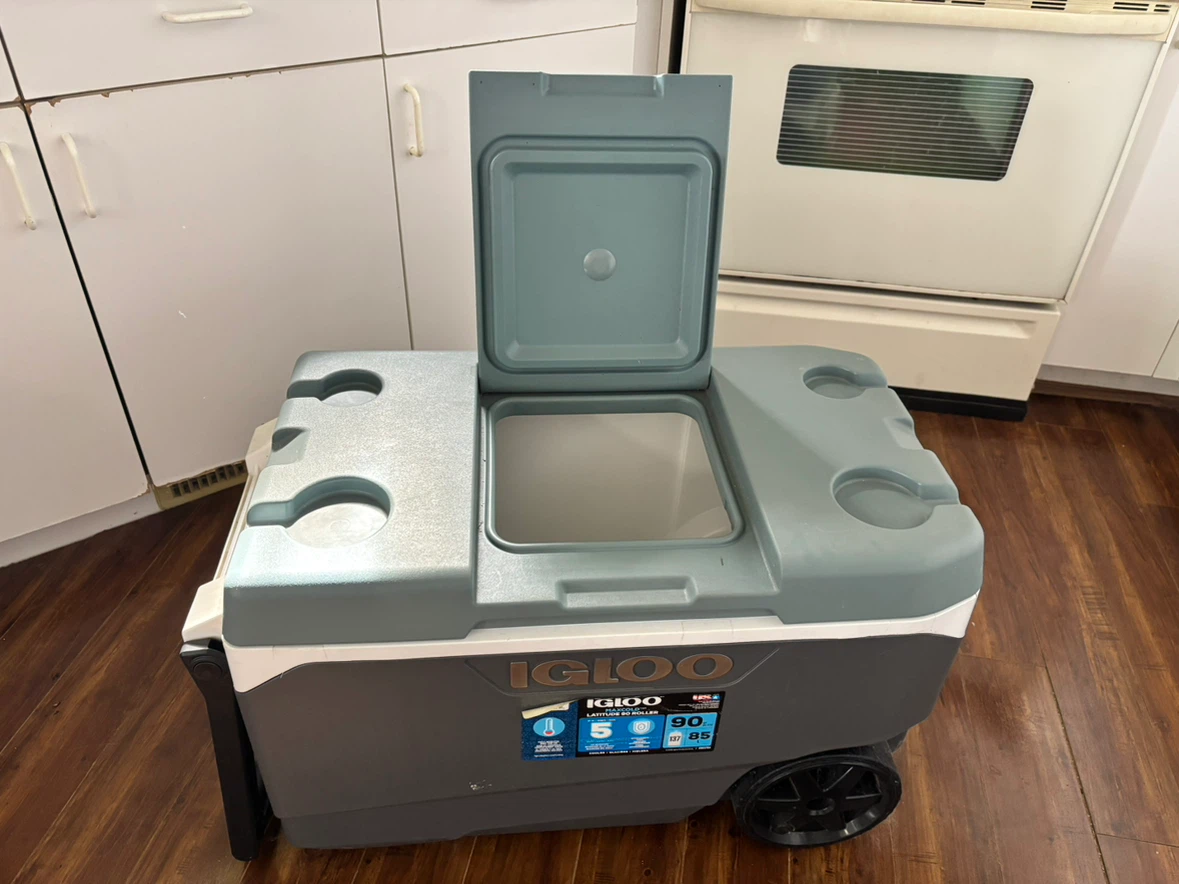 Igloo Maxcold Latitude 90 Roller Cooler - photo 2
