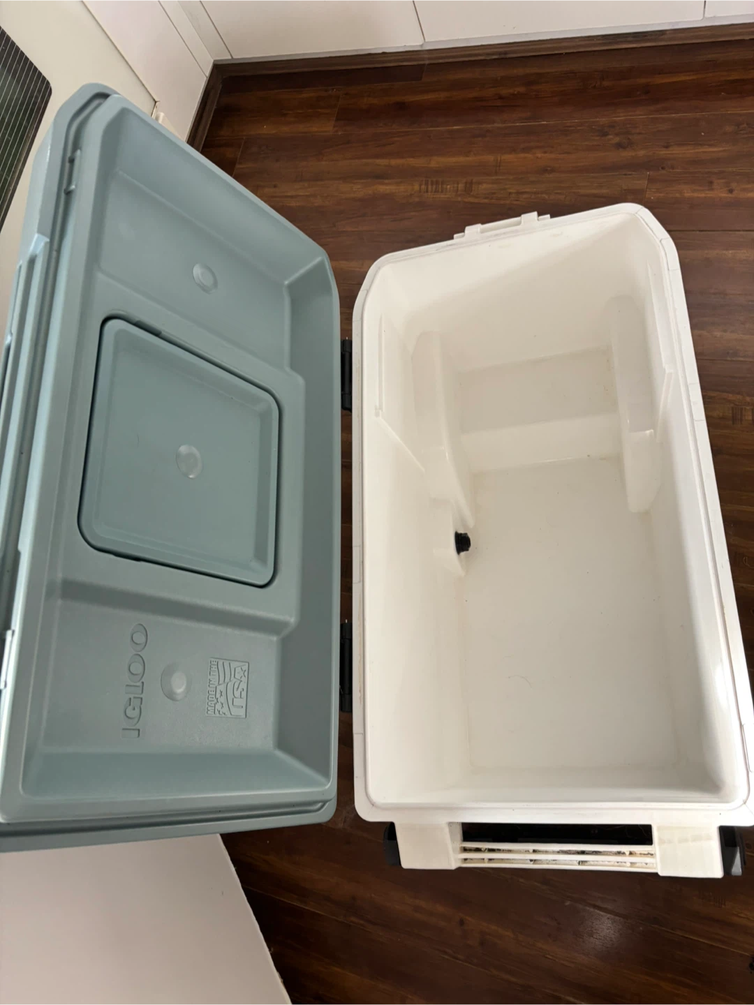 Igloo Maxcold Latitude 90 Roller Cooler - photo 3